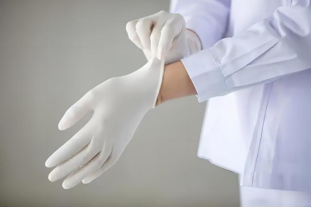 乳膠手套在醫(yī)療行業(yè)的應(yīng)用(1).jpg